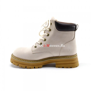 UGG TROPHY BOOT WOMENS SAND